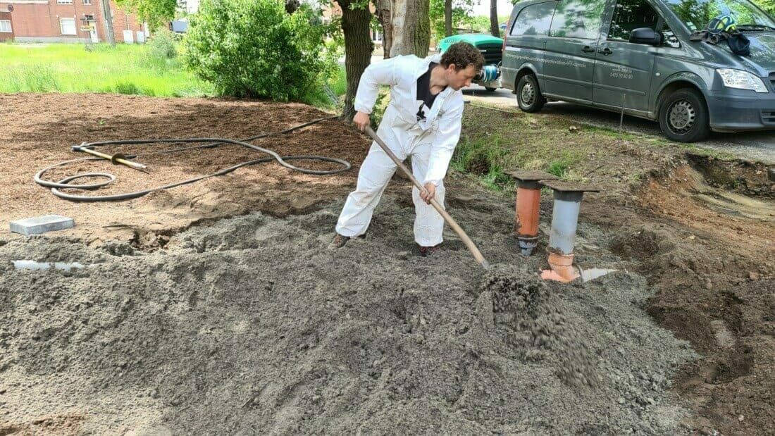 Verspreiden bomenzand granulaatgedragen groeiplaatsconstructie